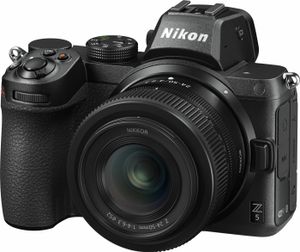 Nikon Z  5 mit Objektiv Z  24-50mm 4.0-6.3 (VOA040K001) 