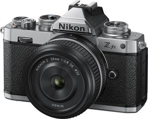 Nikon Z fc mit Objektiv Z  28mm 2.8 SE (VOA090K001) 